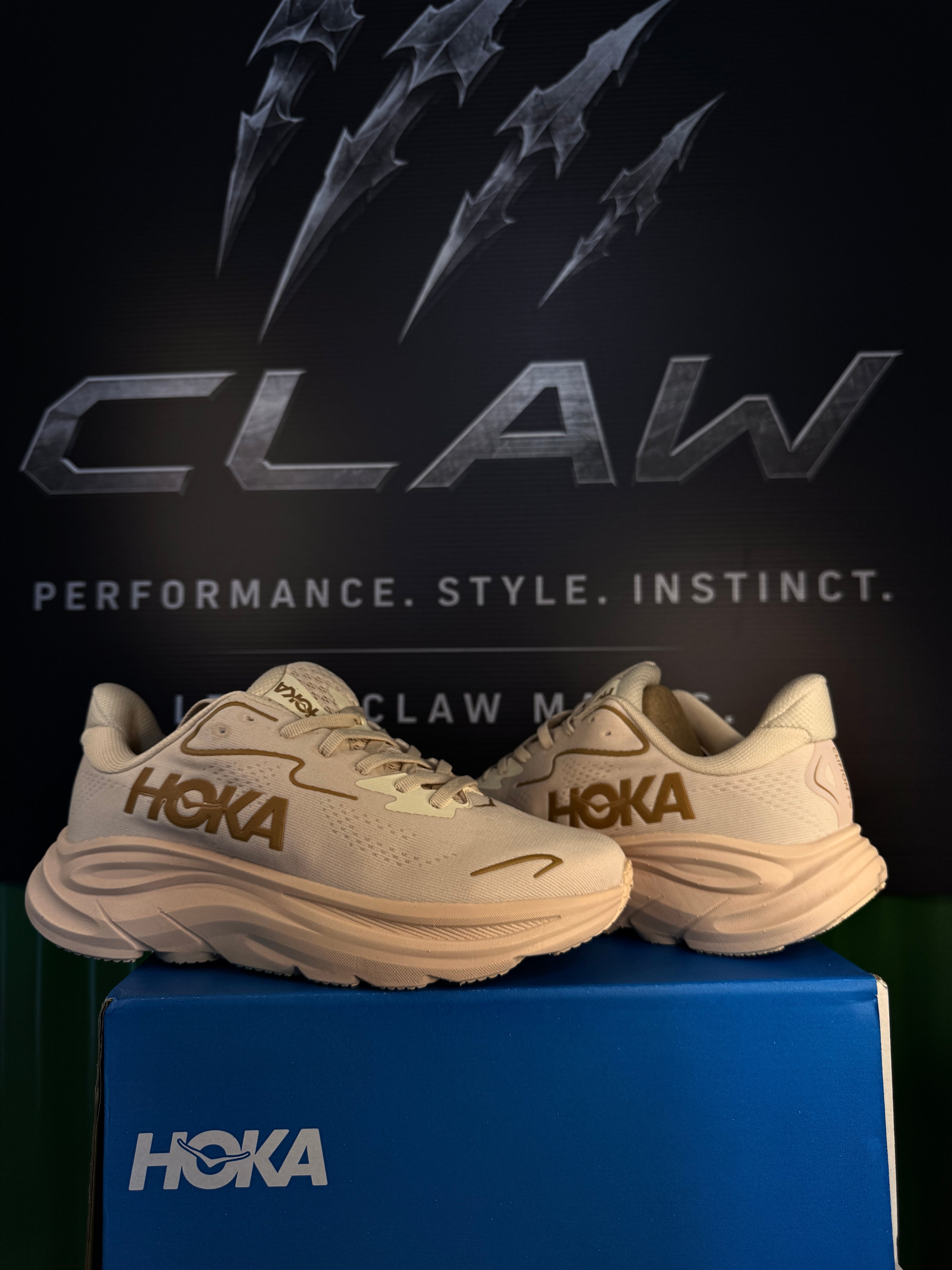 HOKA Skyflow – White / Sand