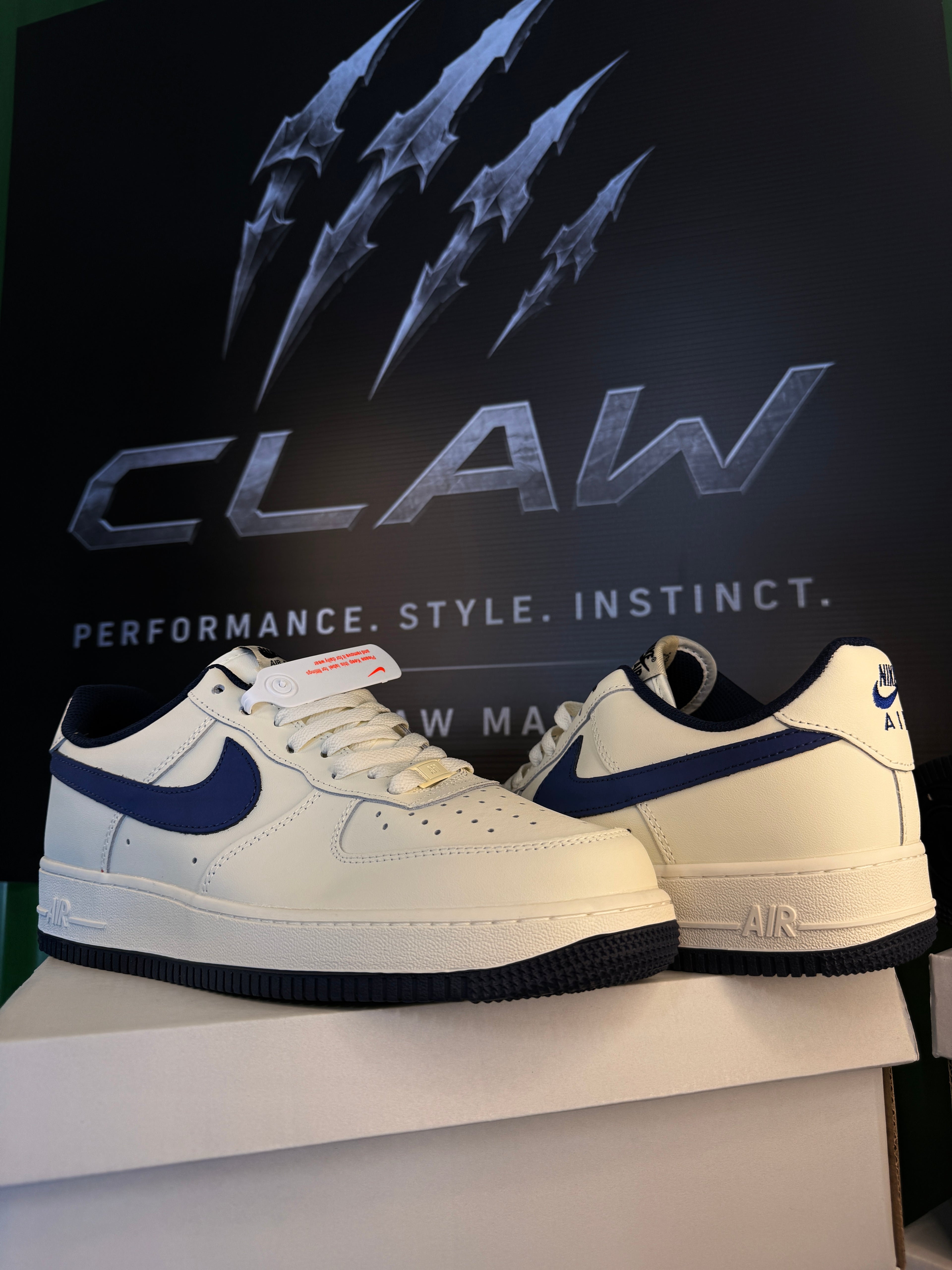 Nike Air Force 1 ’07 – White / Blue