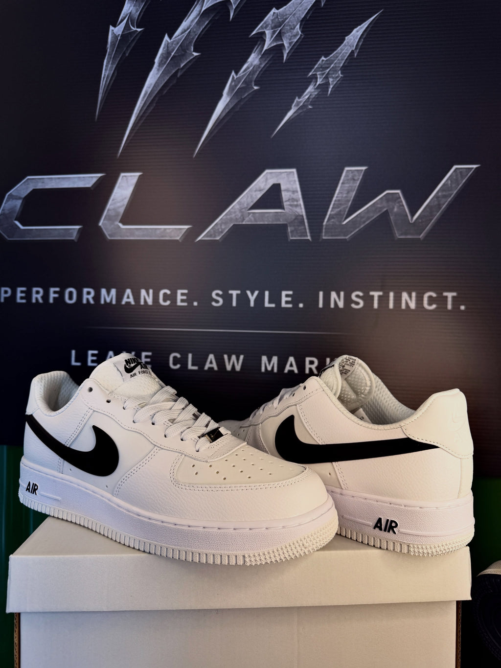 Nike Air Force 1 ’07 – White / Black