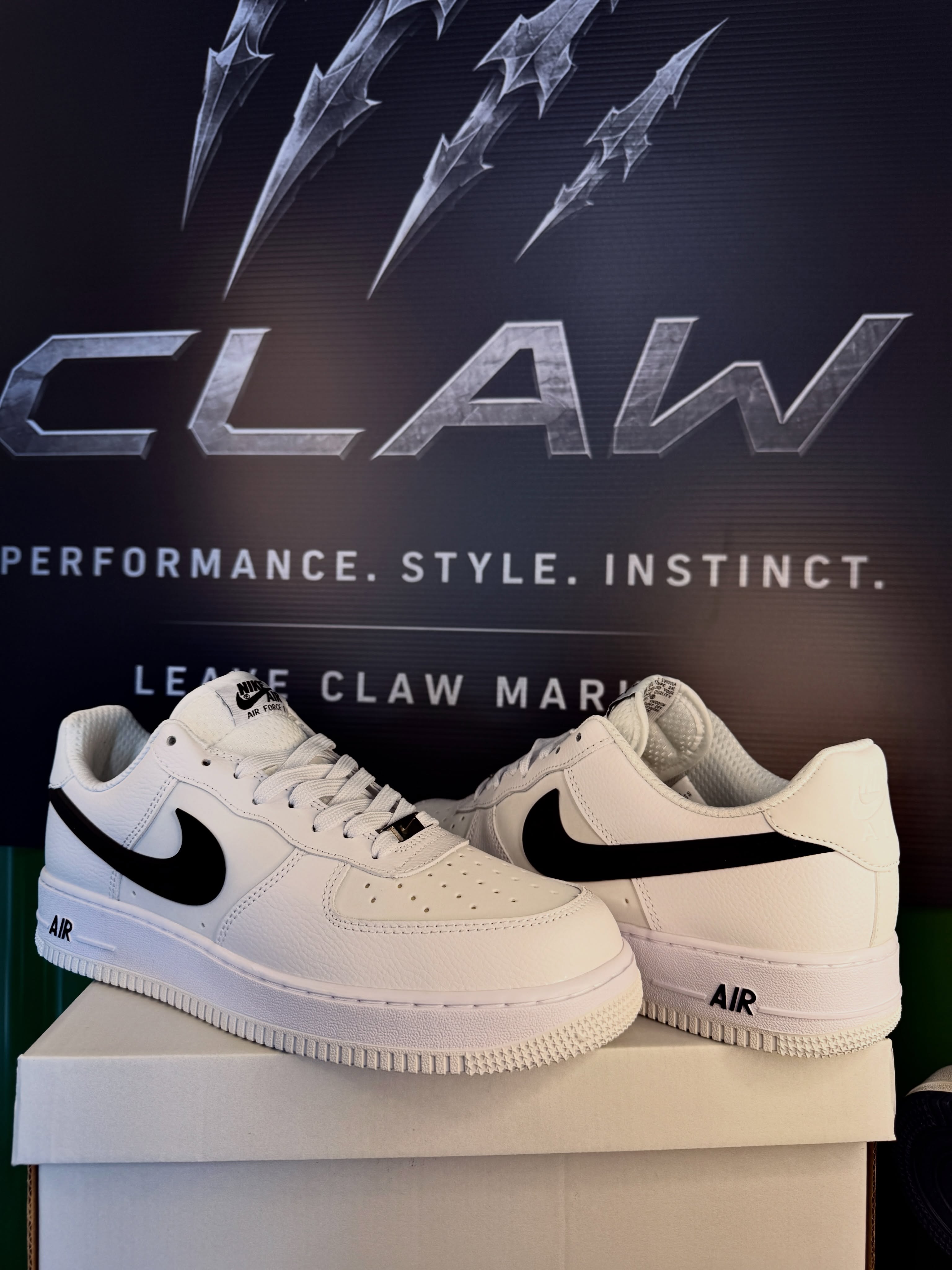 Nike Air Force 1 ’07 – White / Black
